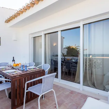 Сasa de vacaciones Coolhouses Algarve Luz, 3 Bed Townhouse W/ Beautiful Sea View, Bay 76