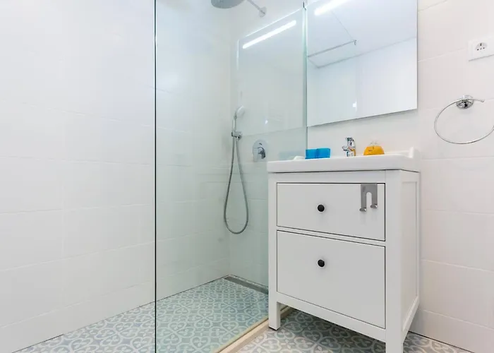 Coolhouses Algarve Luz, 3 Bed Townhouse W/ Beautiful Sea View, Bay 76 بيت للعطل *