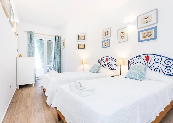 Coolhouses Algarve Luz, 3 Bed Townhouse W/ Beautiful Sea View, Bay 76 بيت للعطل *