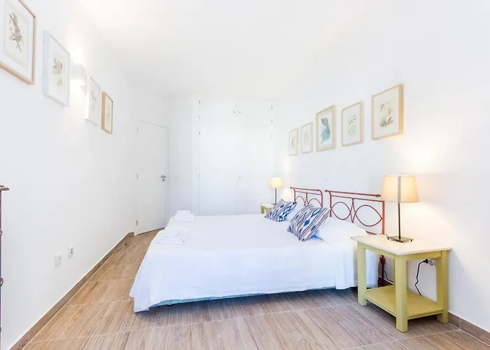 Coolhouses Algarve Luz, 3 Bed Townhouse W/ Beautiful Sea View, Bay 76 بيت للعطل