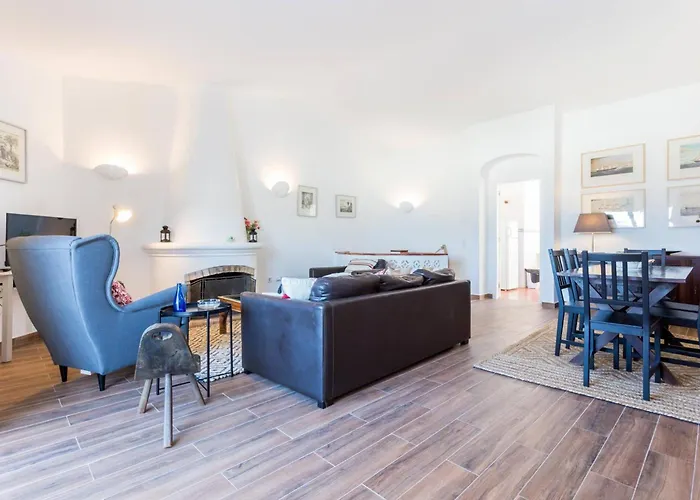 Coolhouses Algarve Luz, 3 Bed Townhouse W/ Beautiful Sea View, Bay 76 بيت للعطل *